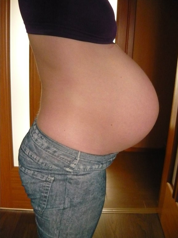 36 недель меньше шевелиться. Живот беременной. Живот на 36 неделе. Живот при беременности. Недели беременности живот.
