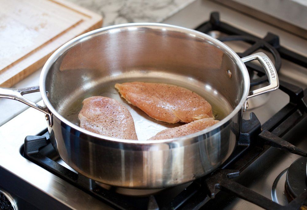 Убавьте огонь до минимума и накройте кастрюлю крышкой.. How to Cook breasts. Moist Heat Dry Heat ways of Cooking. Dry Heat Cooking vs moist Heat Cooking.